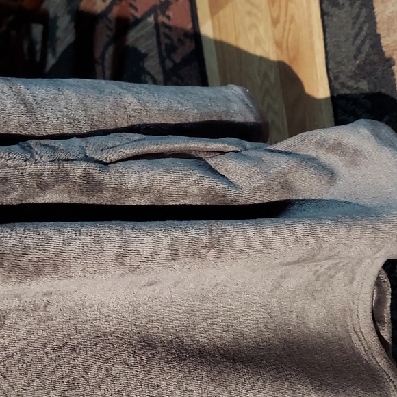 Like newAdult Small UGG brand grey women's bathrobe/lounger fleece.Side pockets. - Picture 9 of 9